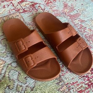 Moses sandals rust color. Size 39/40